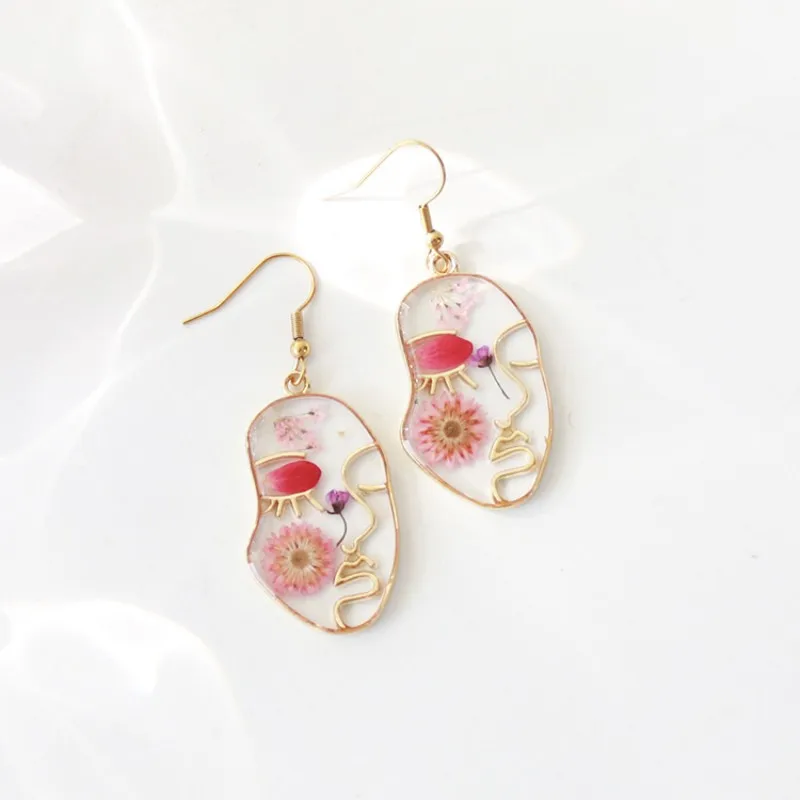 

Unique Face Shape Natural Flower Earrings Stainless Steel Epoxy Resin Dried Flower Earring Handmake Natural Plant Series Jewelry