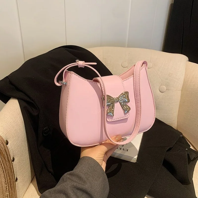 

Fashionable Leather Women's Handbag Luxury Brand Elegant Classic Classy Finish Vintage Commuter Bag​
