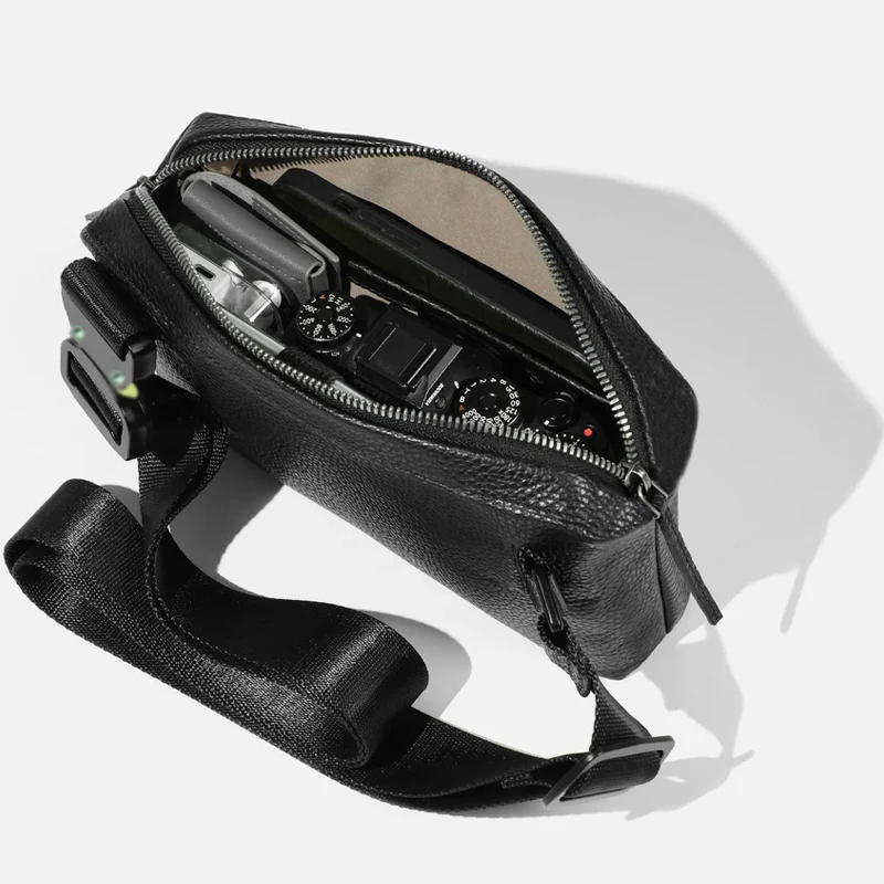 PEBBLED Leather GRAMS 28 157 Essential Sling Black Leather Men Crossbody Bag