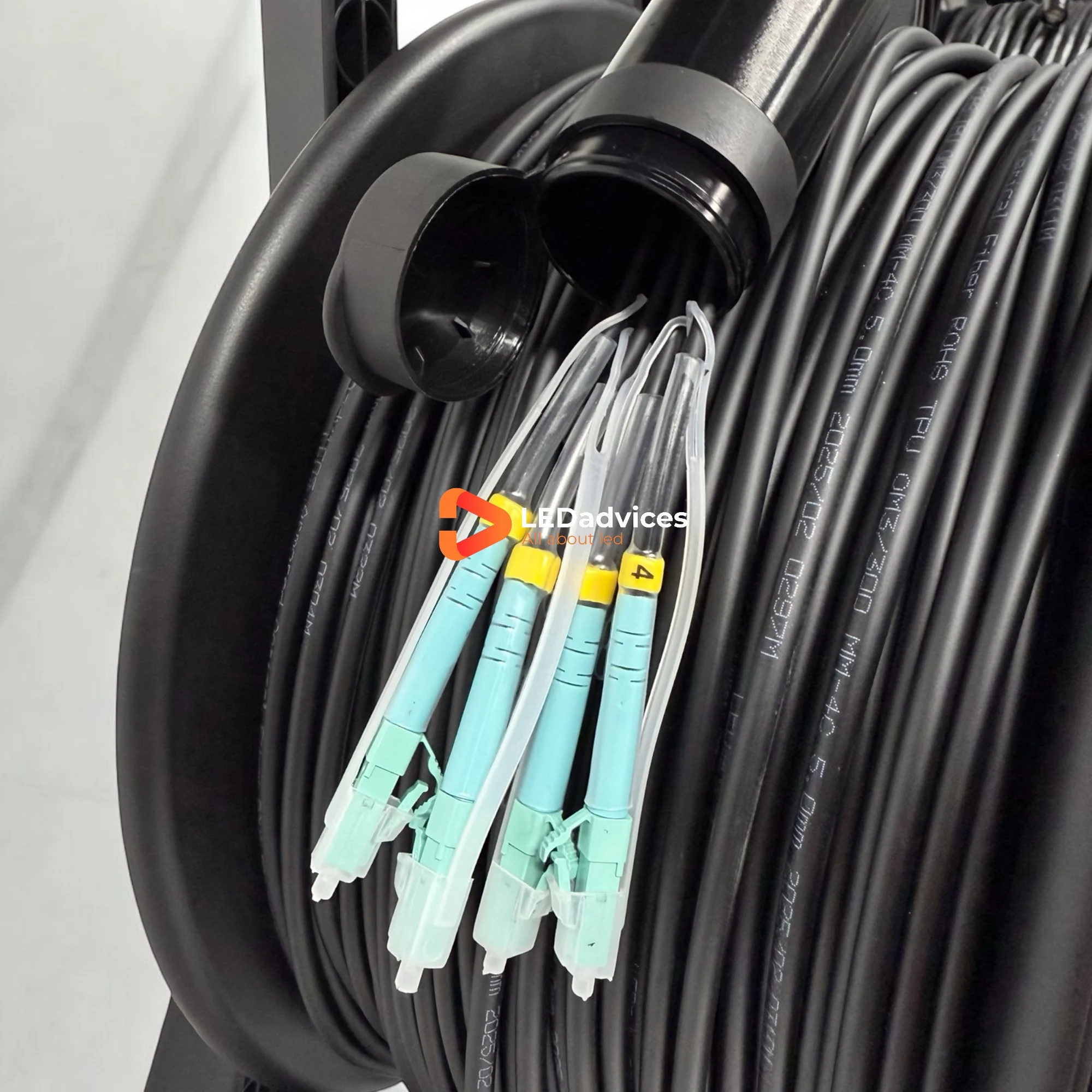 4-Core Multi-mode OM3 10Gbps Armored Fiber Optic Cable 100m with PCD235 for LED Display Stage Rental  Event Networking LC/SC/FC