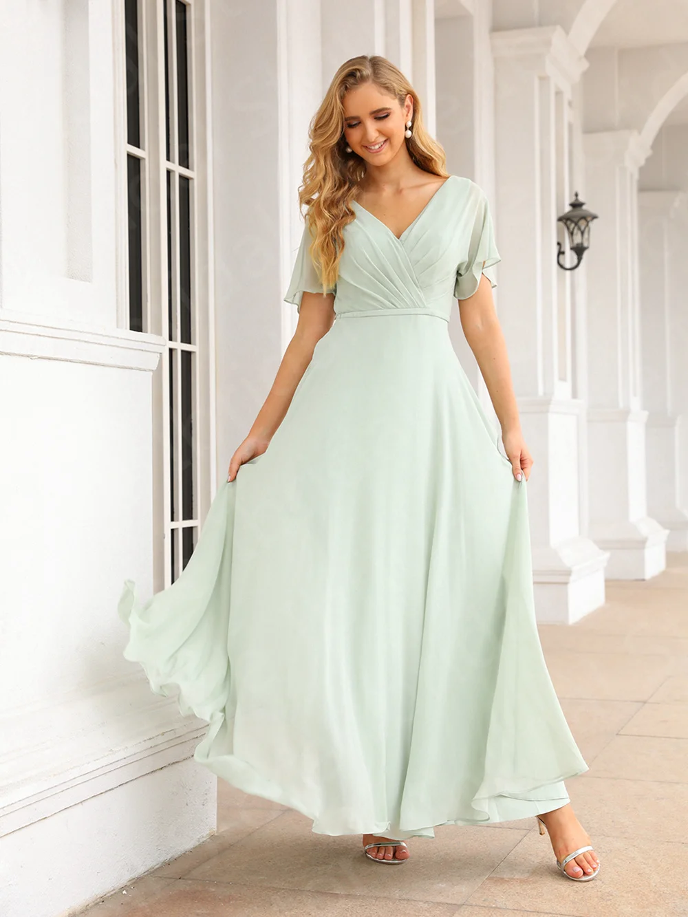 Abiti moderni semplici in Chiffon alla menta con scollo a V abiti da festa di nozze maniche corte della sposa Back Out