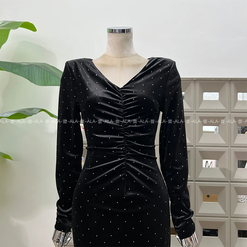 حار حجر الراين الخامس الرقبة مطوي ذيل السمكة مساء اللباس النمط الأمريكي مثير أنيق كم طويل Bodycon فستان أسود طويل للنساء