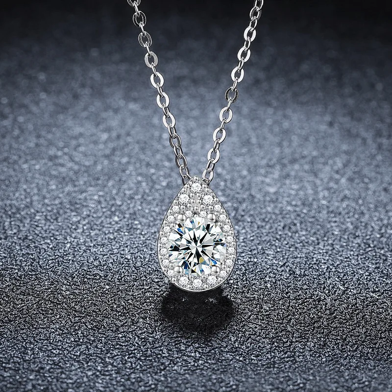 

Аксессуары: колье с муассанитом, подвеска-капля из чистого серебра S925, подчеркивающая женственность, колье на ключицу, оптом.