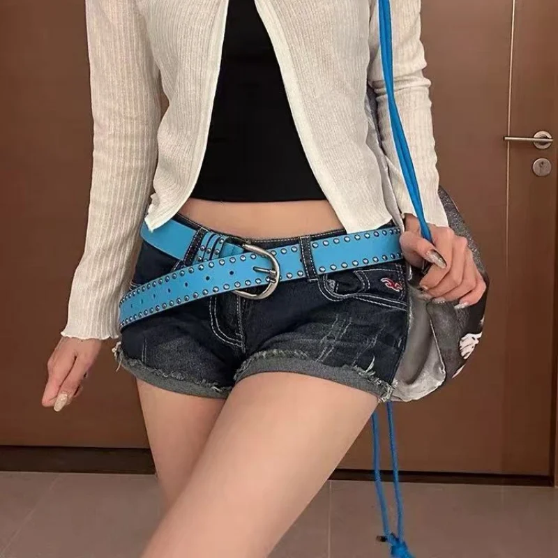 Heavy-industrial punk style rivet belt for women; blue fashionable design sense with skirt and pants; American Y2K belt.