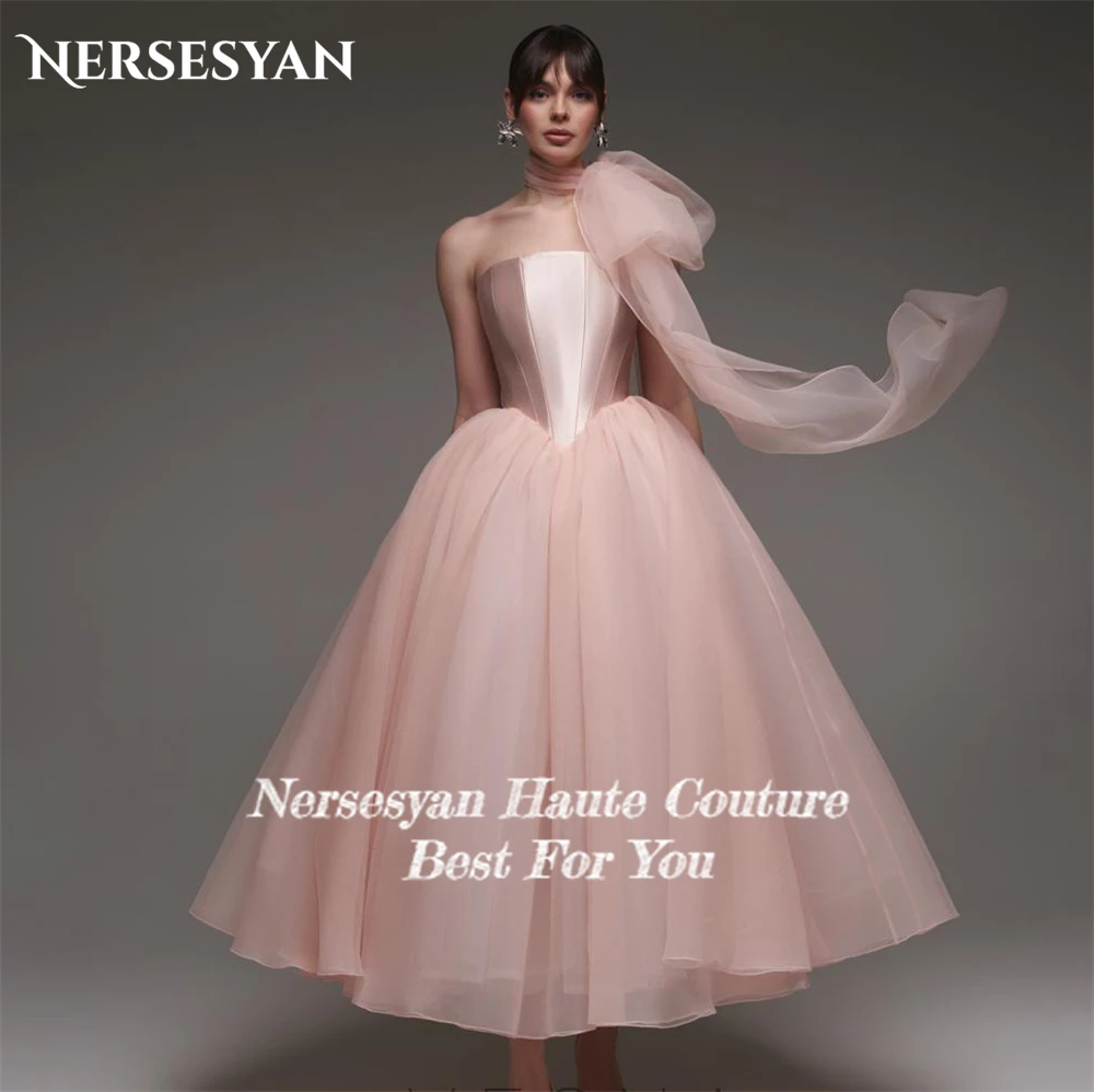 Nersesyan Blush Pink Eleganckie suknie balowe Off Shoulder Satin And Tulle Suknie balowe bez rękawów Suknia wizytowa bez pleców Dostosowane