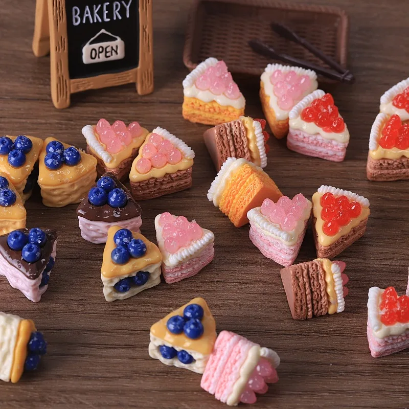 5pcs Mini Frosted Strawberry Blueberry Cream Cake Dessert Kitchen Scene Cake Model DIY Creative Dollhouse Resin Desktop Decor