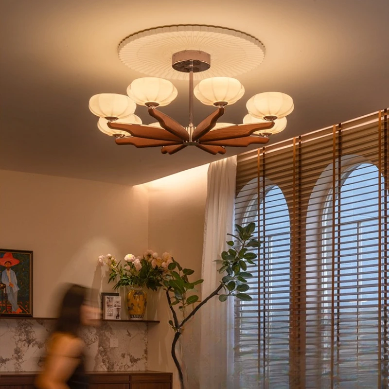 

French medieval living room chandelier American retro main lamp advanced sense lamp