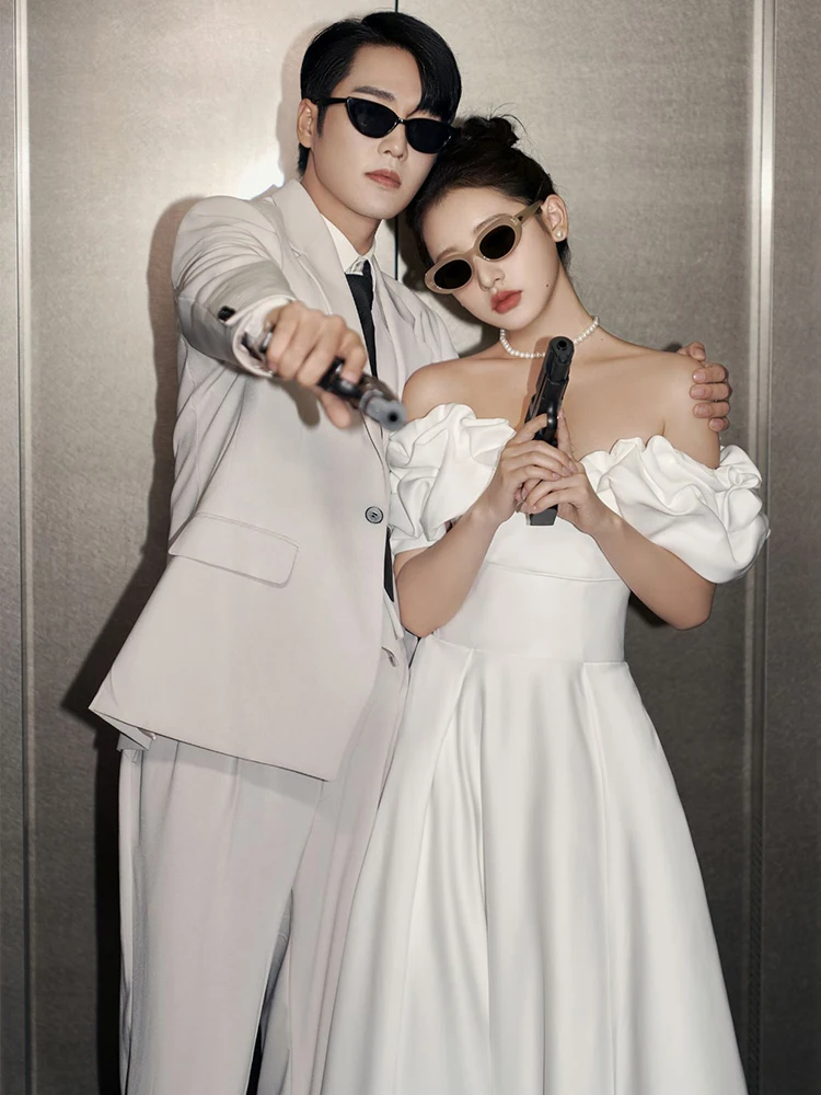 

Легкое атласное свадебное платье на одно плечо, простого дизайна, в пол, белое, для фотосессии молодоженов и гостей