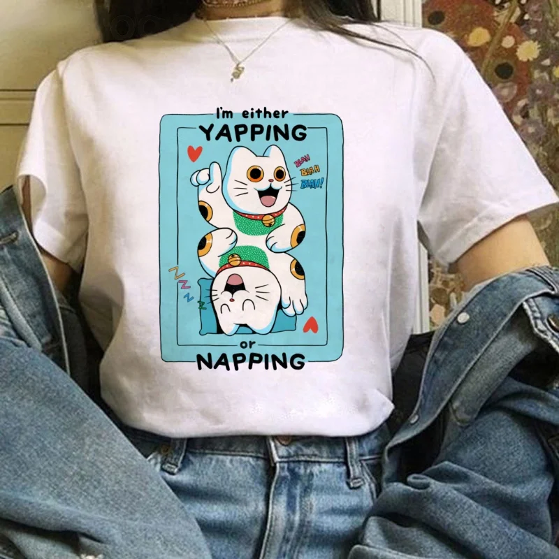 

Милая женская футболка с принтом Maneki Neko Yapping, топ с короткими рукавами и круглым вырезом, модная модная футболка с принтом