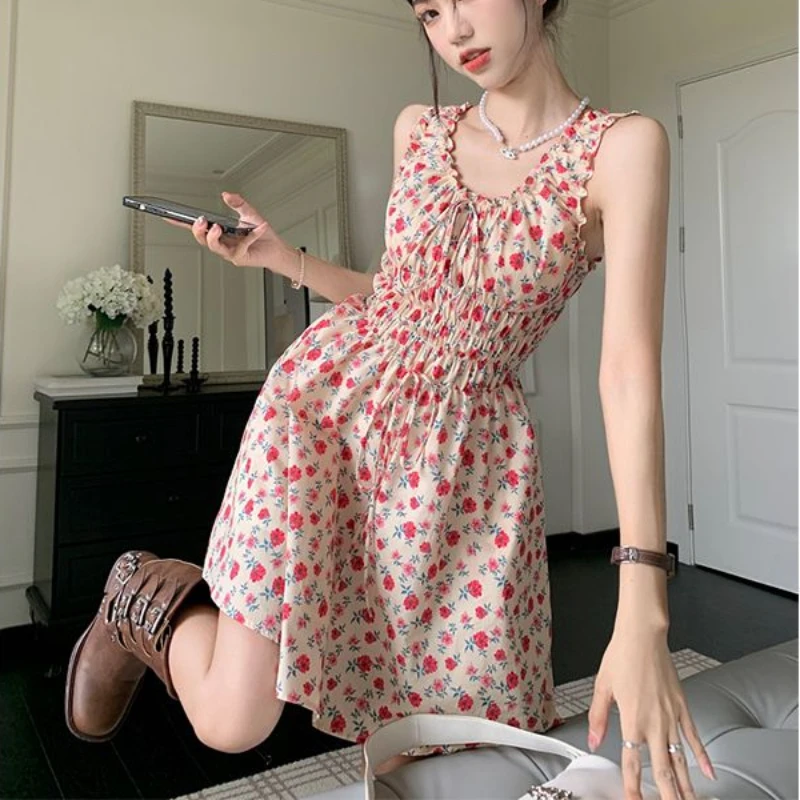 

2024 New Summer Lace up Gentle Tank Top Dress for Women with Fragmented Flowers Summer French Sweet Slim Fit Elegant Short Dress