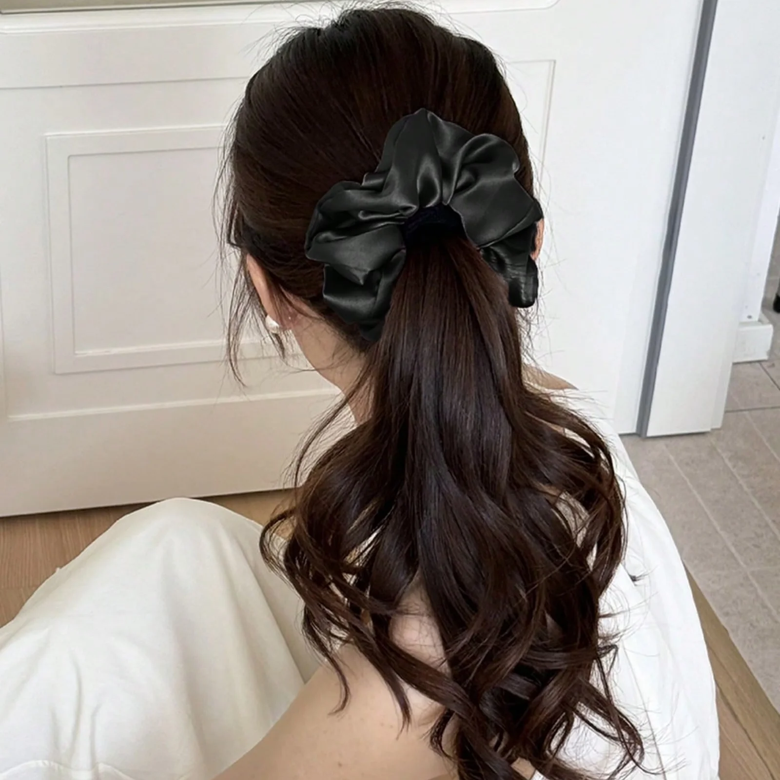 4 Stück einfarbige, große Haargummis, große Haargummis aus Satin für Damen. Benötigt eines weichen Knoten-Designs, die für alle Haartypen geeignet sind – Detail 7