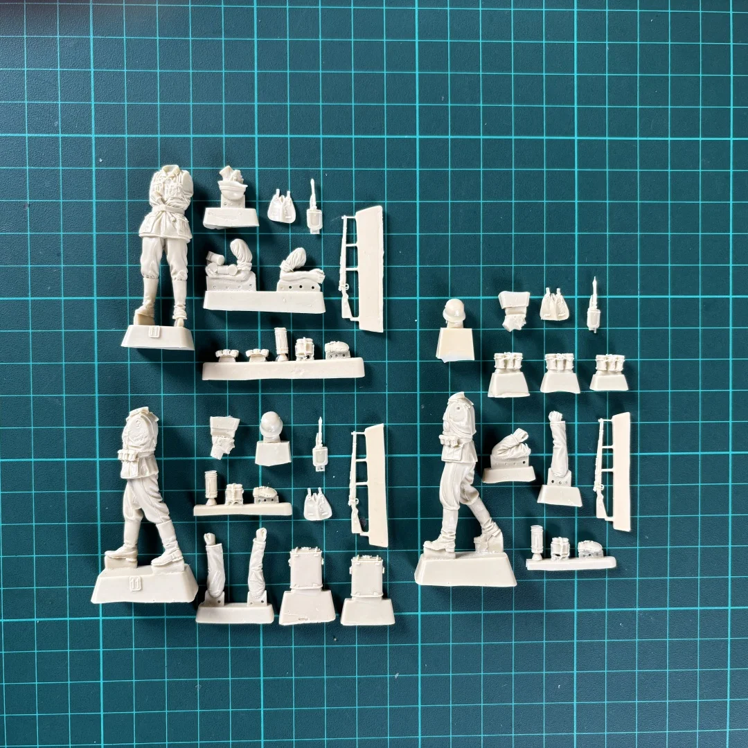 1/35 Niepomalowany zestaw modelarski z żywicy, motyw wojskowy, niemieccy żołnierze (3 osoby), niezmontowany i niepomalowany GK