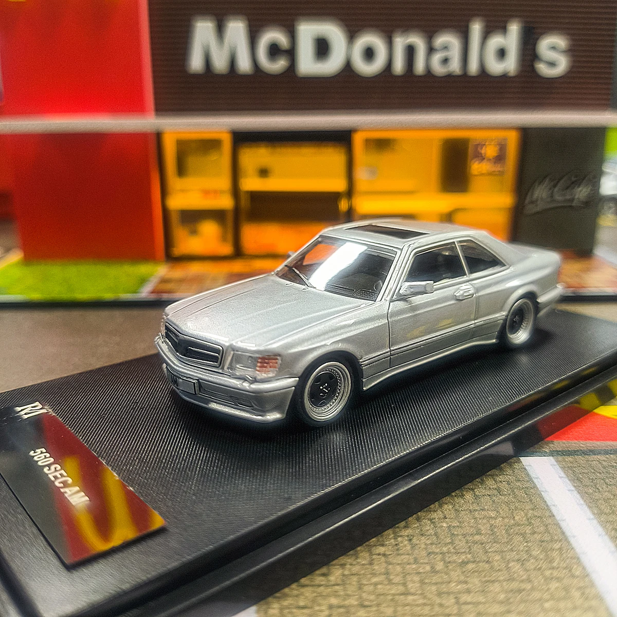 

Rhino Model RM 1:64 560SEC W126 Diecast Model Car