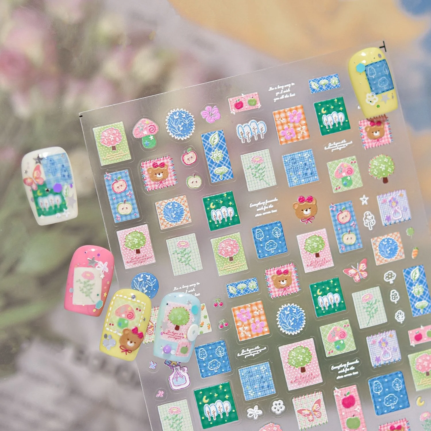 1 Stück 5D Karierte Quadratische Cartoon-Bären, Obstbäume, Schmetterlinge und Blumen Nagelkunst-Aufkleber, Niedliche Rustikale Gingham-Bären Nagelaufkleber, DIY-Dekor