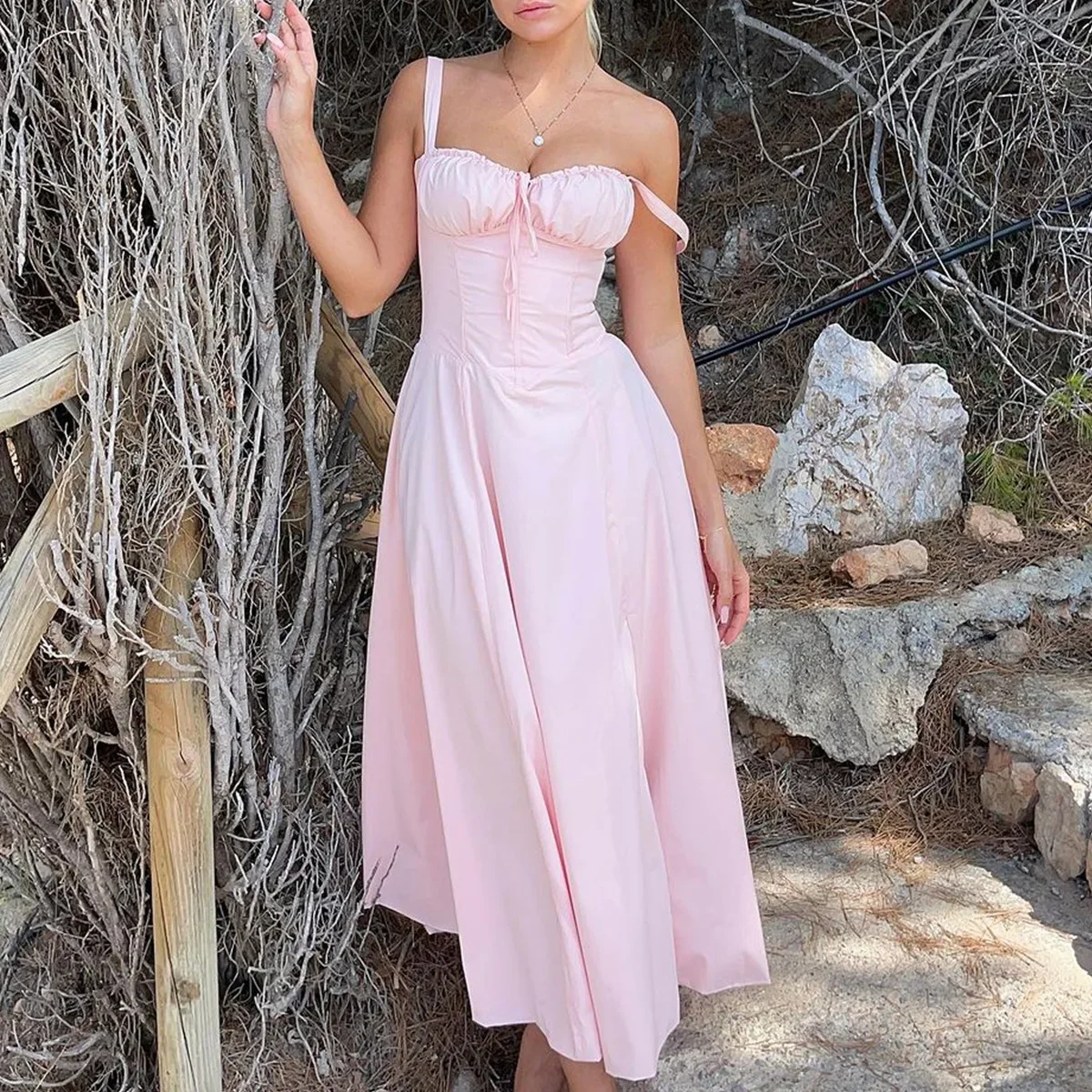 Damskie letnie sukienki w kwiatowy wzór, słodkie eleganckie sukienki wakacyjne, codzienne sukienki z rozcięciem, niebieskie sznurowane sukienki bez ramiączek z odkrytymi plecami, nowość 2025