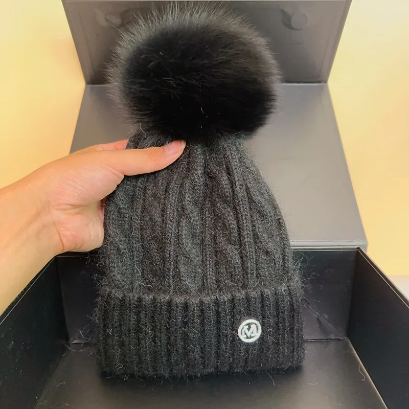 2023 Feal  fox Pom Pom Women Hat Natural Fur Winter Hat Beanies Hat Fowmen Fashion Warm Wool Ski Real PomPom Hat