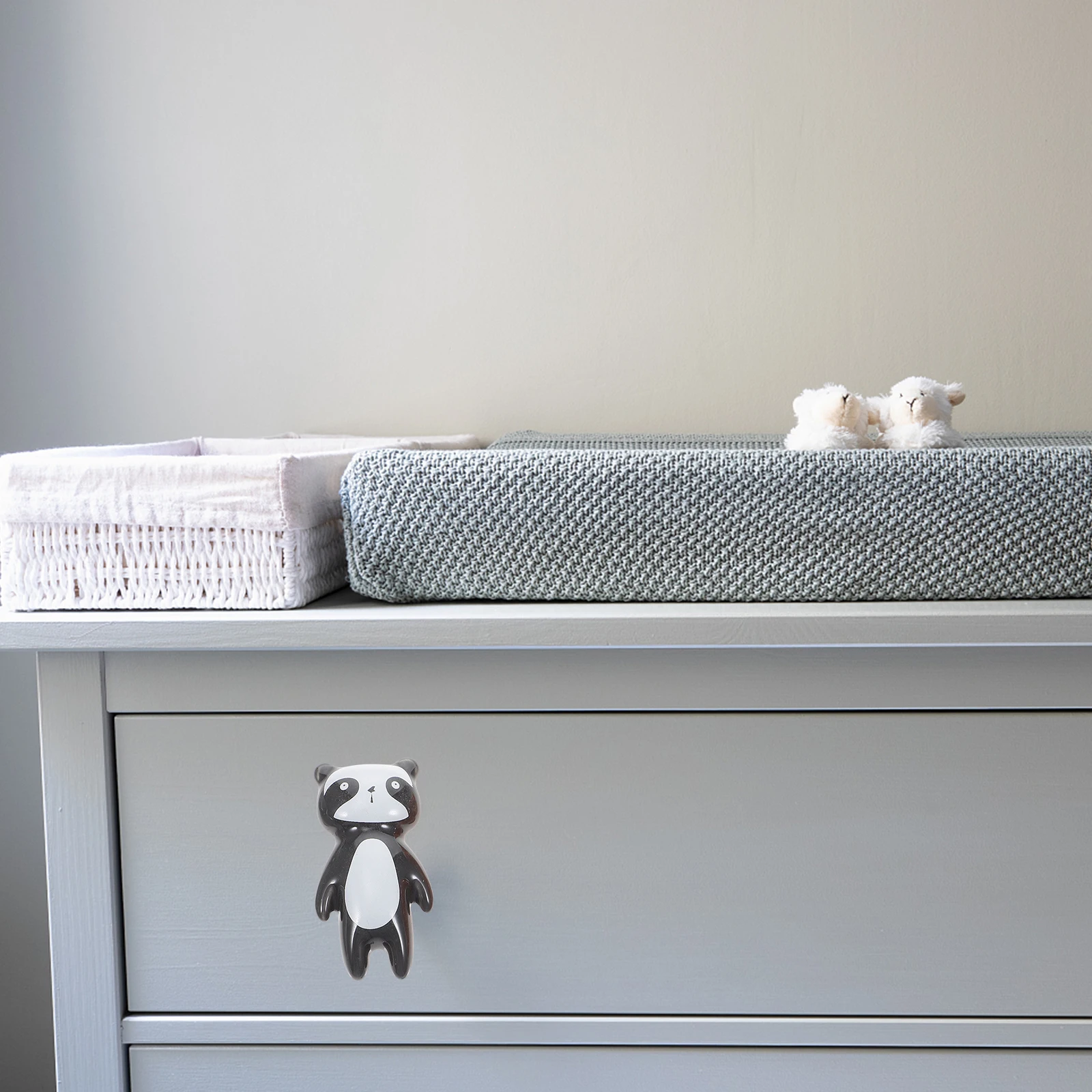 

8pcs Ceramic Animal Drawer Cabinet Wardrobe Handles Nursery Room Decor Kids Furniture Pulls Creative Dresser Handles Closet Door