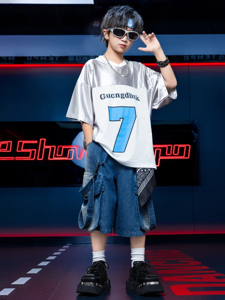 Abbigliamento Hip Hop Kpop per bambini T-shirt con scollo a V argento Pantaloncini cargo con cinturino casual blu denim sfumato per abiti da ballo per ragazza ragazzo