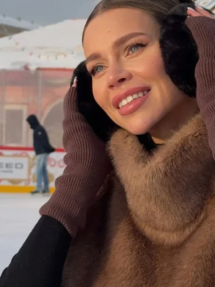 

Elegant Women Solid Faux Fur Vest Crop Top Casual Fluffy Short Tank Tops 2025 Winter Lady Sleeveless Turtleneck Jacket Coat