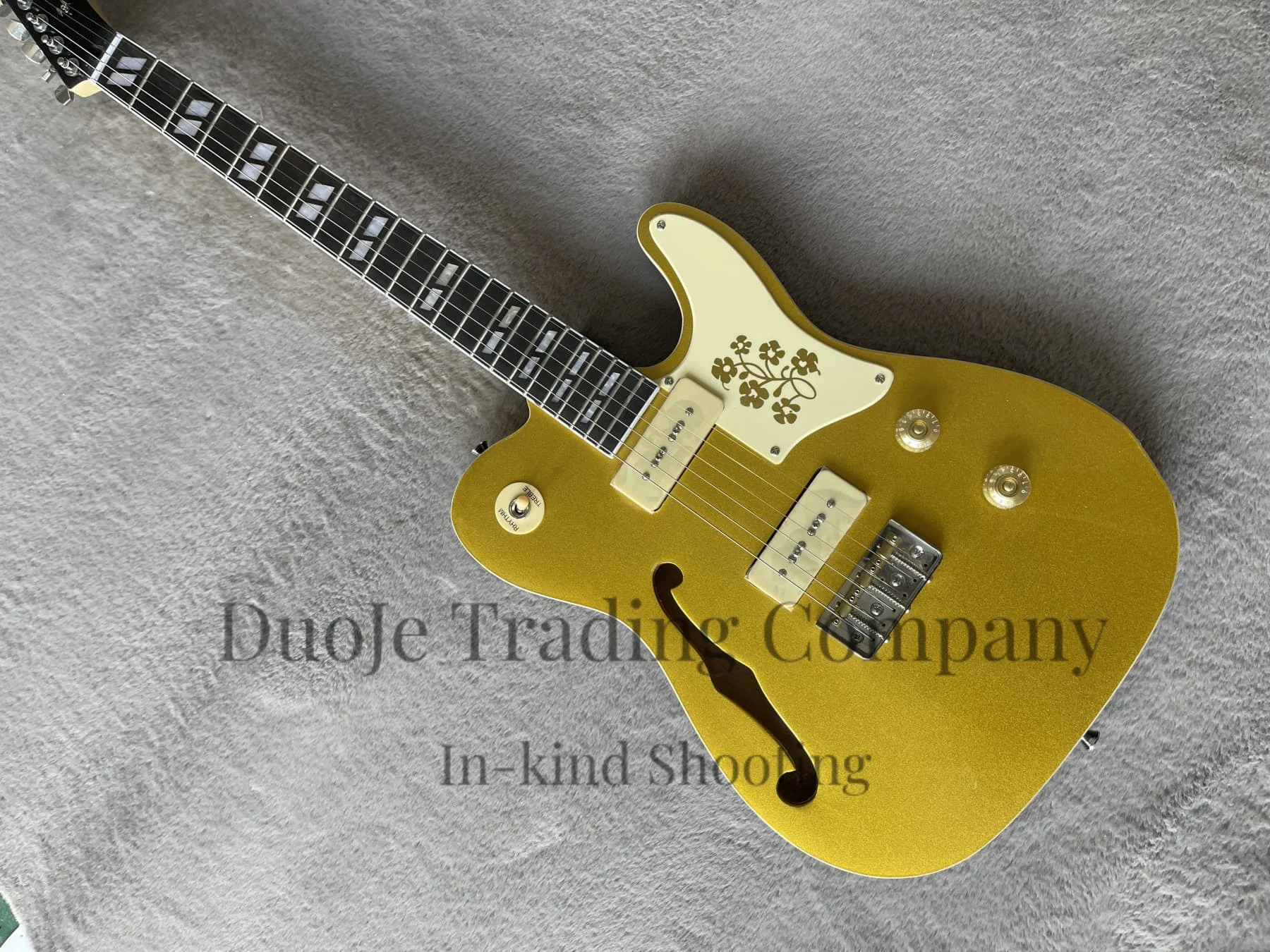 Factory custom, golden guitar, semi-hollow body, maple neck, fixed bridge, P90 pickup, cream guard