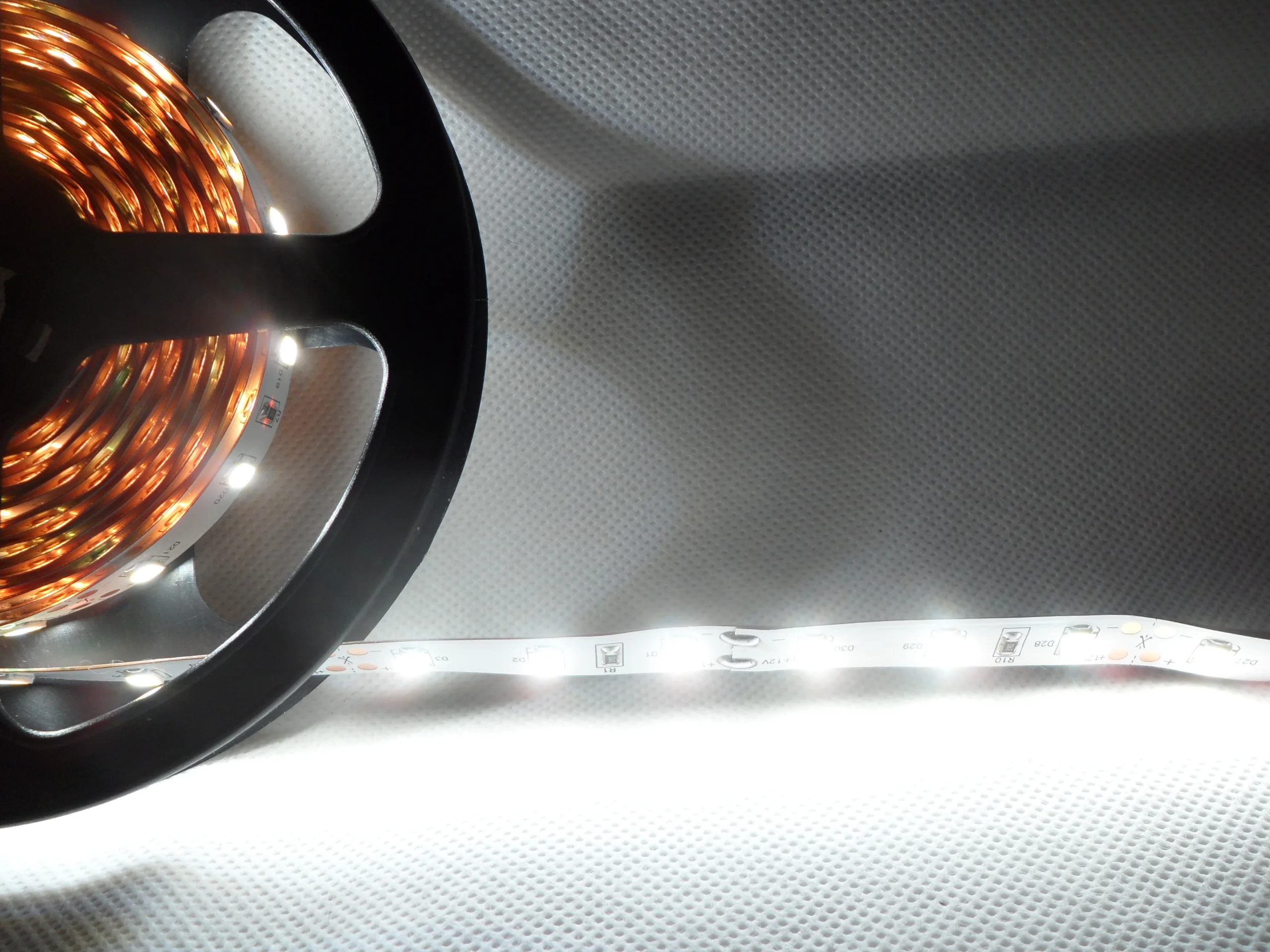 DIY LED U-HOME High CRI Ra 90+ LED-Streifenlicht SMD5630, superhell, Tageslichtweiß, nicht wasserdicht, 5500 K-6000 K für Fotografie – Detail 3