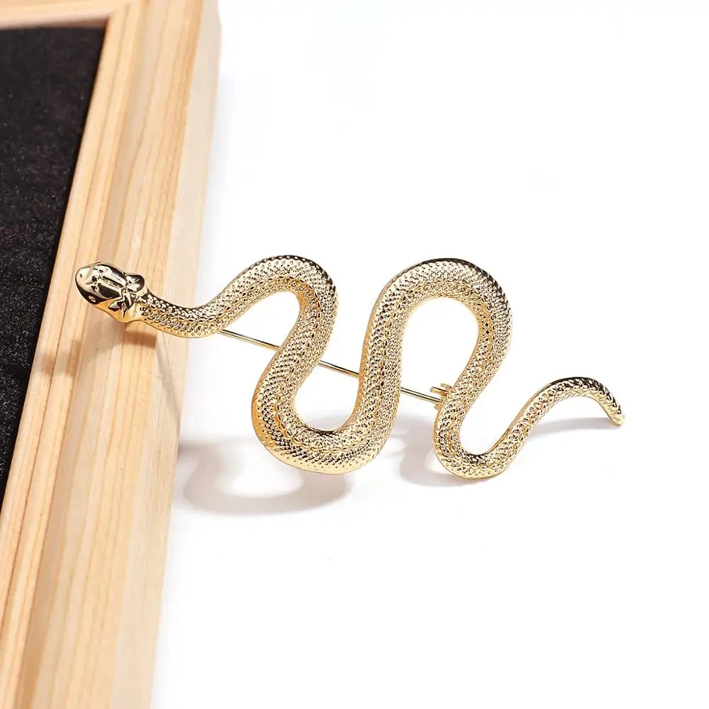 Snake Brooch 2024 New Women\'s Luxury Lapel Pin Gold Color Badge Wedding Dress Ornament