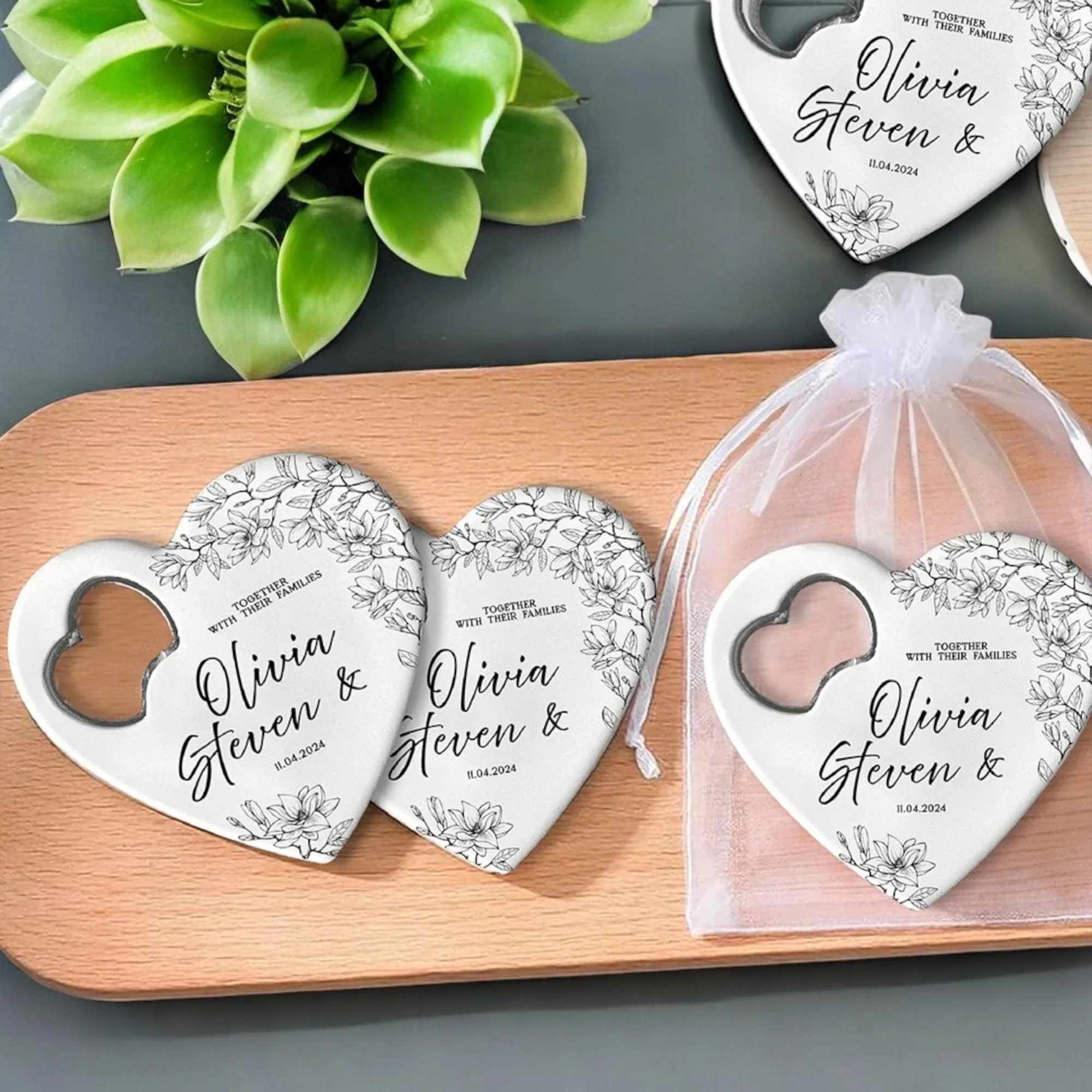 Personalized 5-30pcs Heart-Shaped Engraved Bottle Opener Magnet Bottle Opener Bridal Shower Favors Wedding Party Gifts for Guest