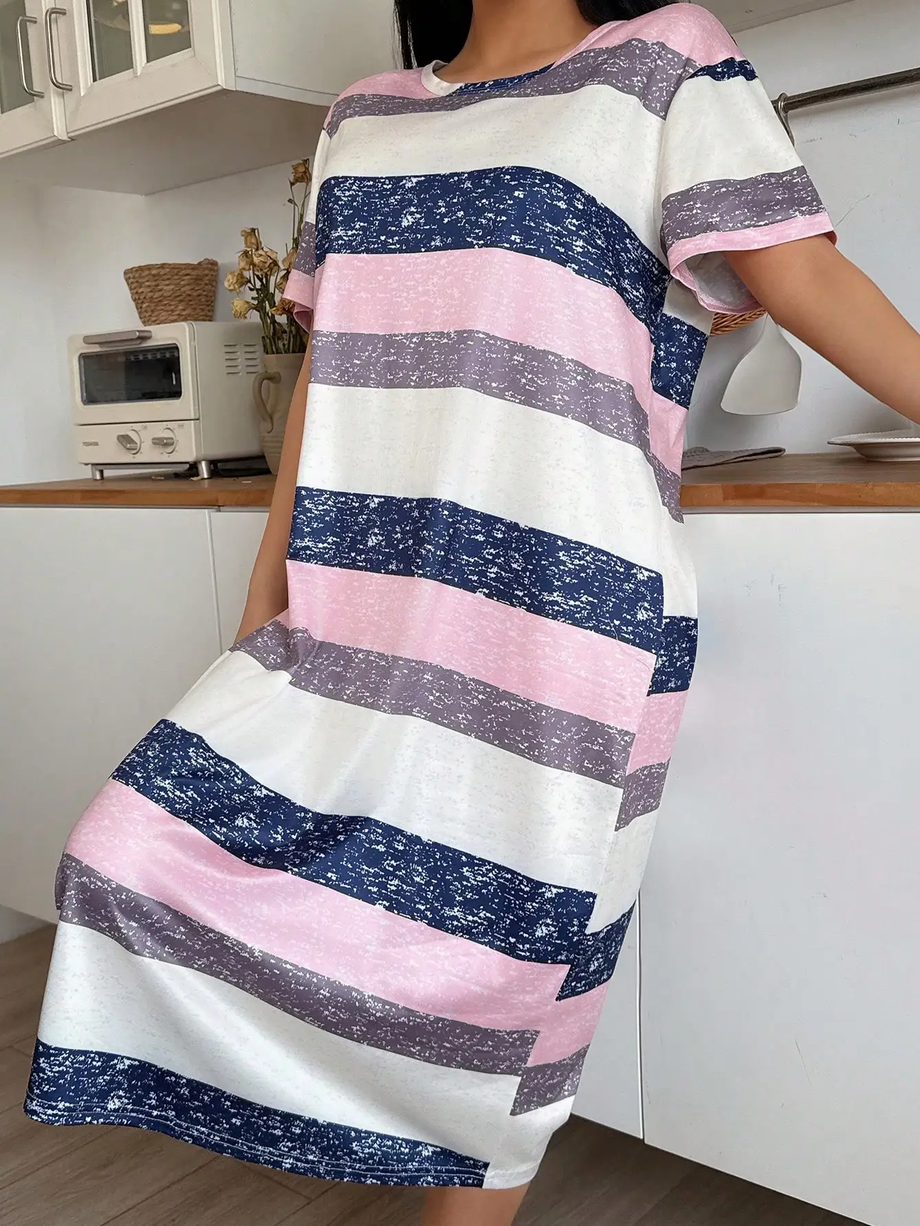 

Women's Round Neck Loose Fit Striped Short Sleeve Sleep Dress