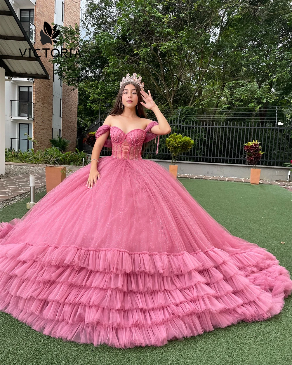 

Shiny Pink Off The Shoulder Quinceanera Dresses 2024 Beaded Pearls Tassel Tulle Ruched Train Ball Gown Mexico Wedding Customized