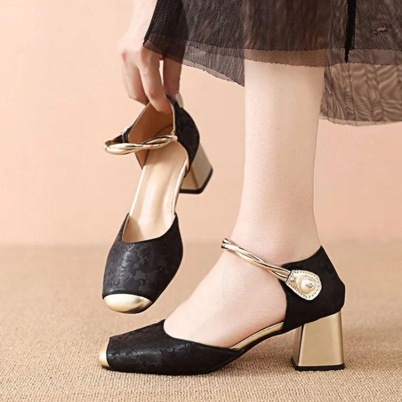 

Новые женские туфли в китайском стиле с вышивкой и массивным каблуком, летние винтажные вечерние босоножки на высоком каблуке 2026 года