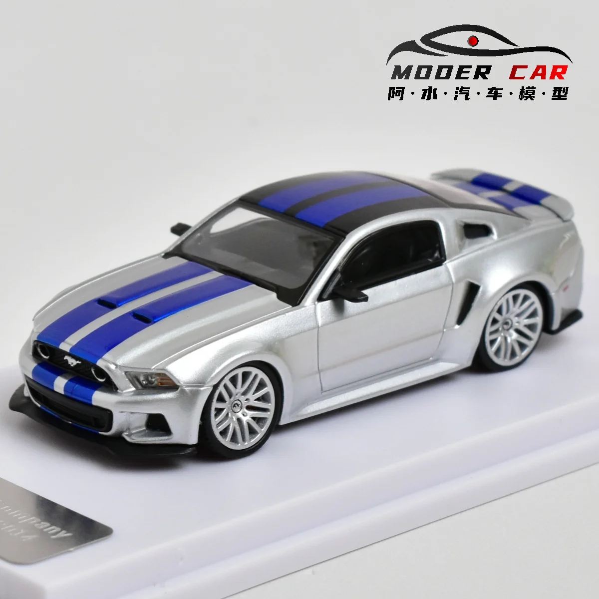 DCM 1:64 Mustang GT 2014 Diecast Model Car