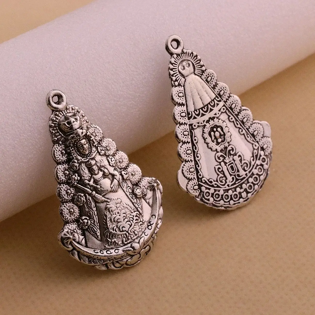 5Pcs Catholic Our Lady Madonna of El Rocío Pendants Virgen Del Rocío Medal Charm for Jewelry DIY Making Accessories