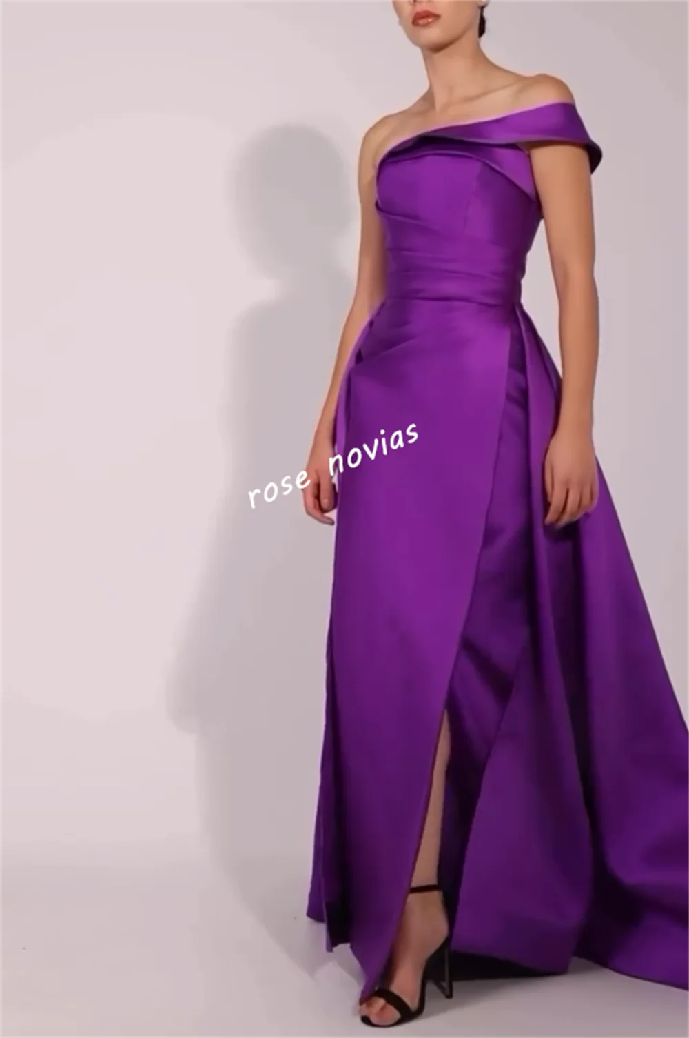 Maßgeschneiderte Charmeuse-Falten-One-Shoulder-A-Linie-lange Kleider, maßgeschneiderter Anlass, hohe Qualität, elegant für Damen, Abendpartykleid