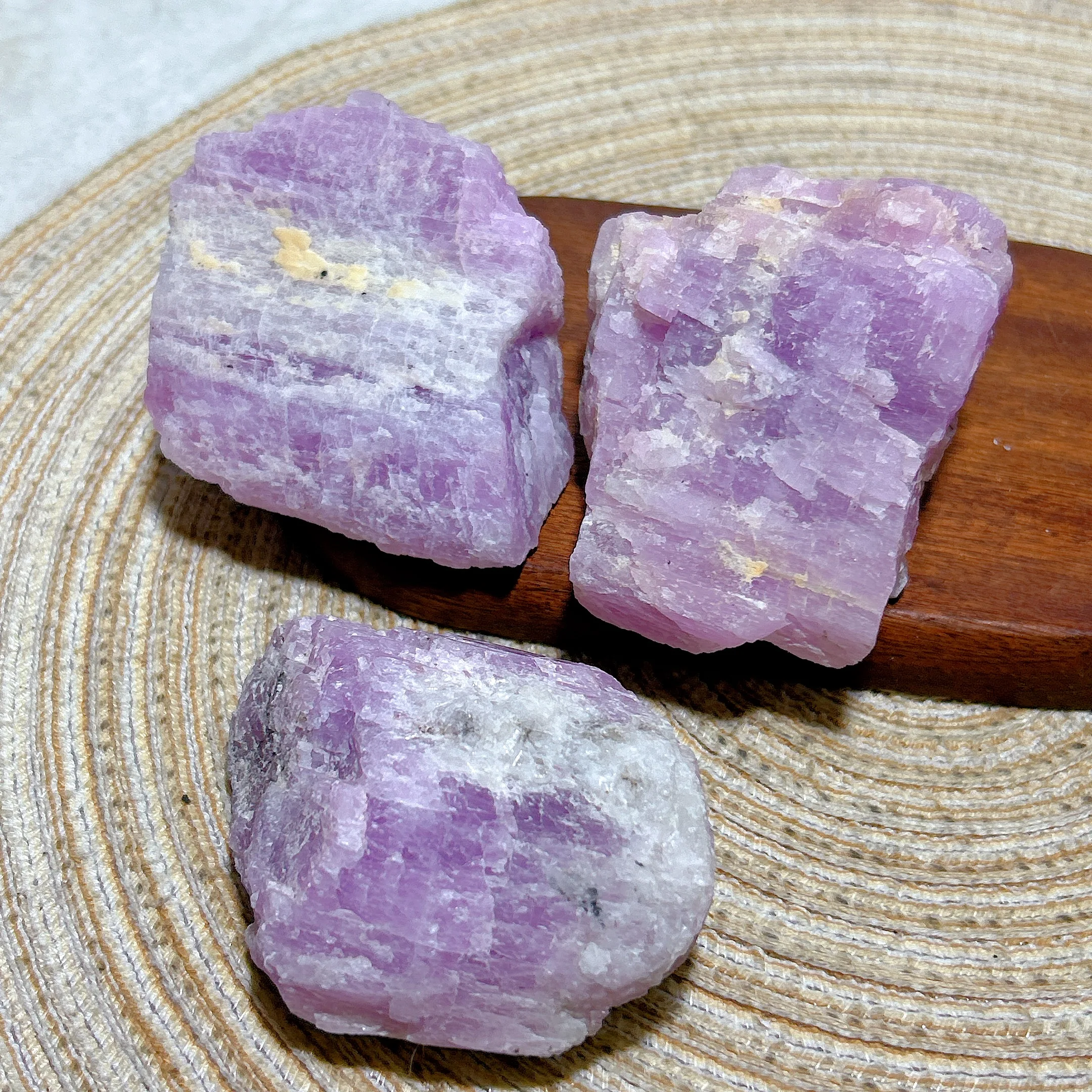 Healing Natural Crystal Kunzit - Lighting Effect Home Decor ulasan dan harga