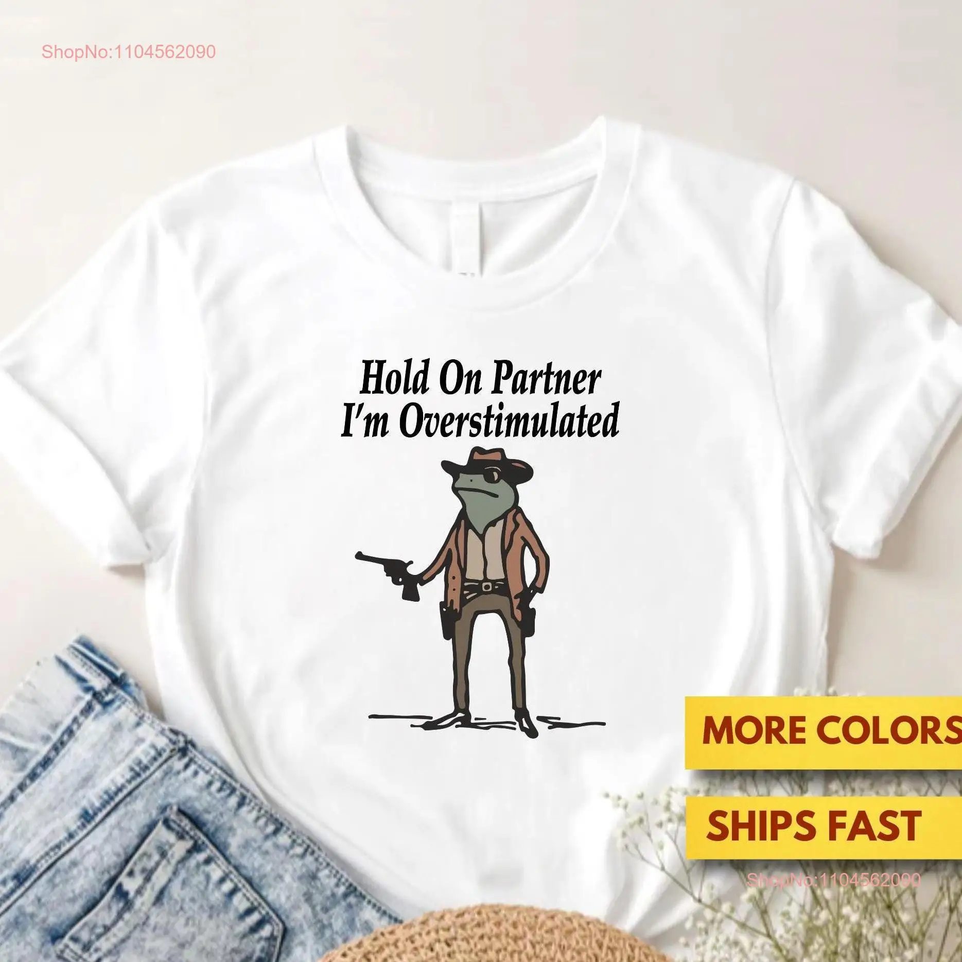 

Футболка Hold On Partner I'm Overstimulated премиум-класса Funny Frog Meme с длинными или короткими рукавами