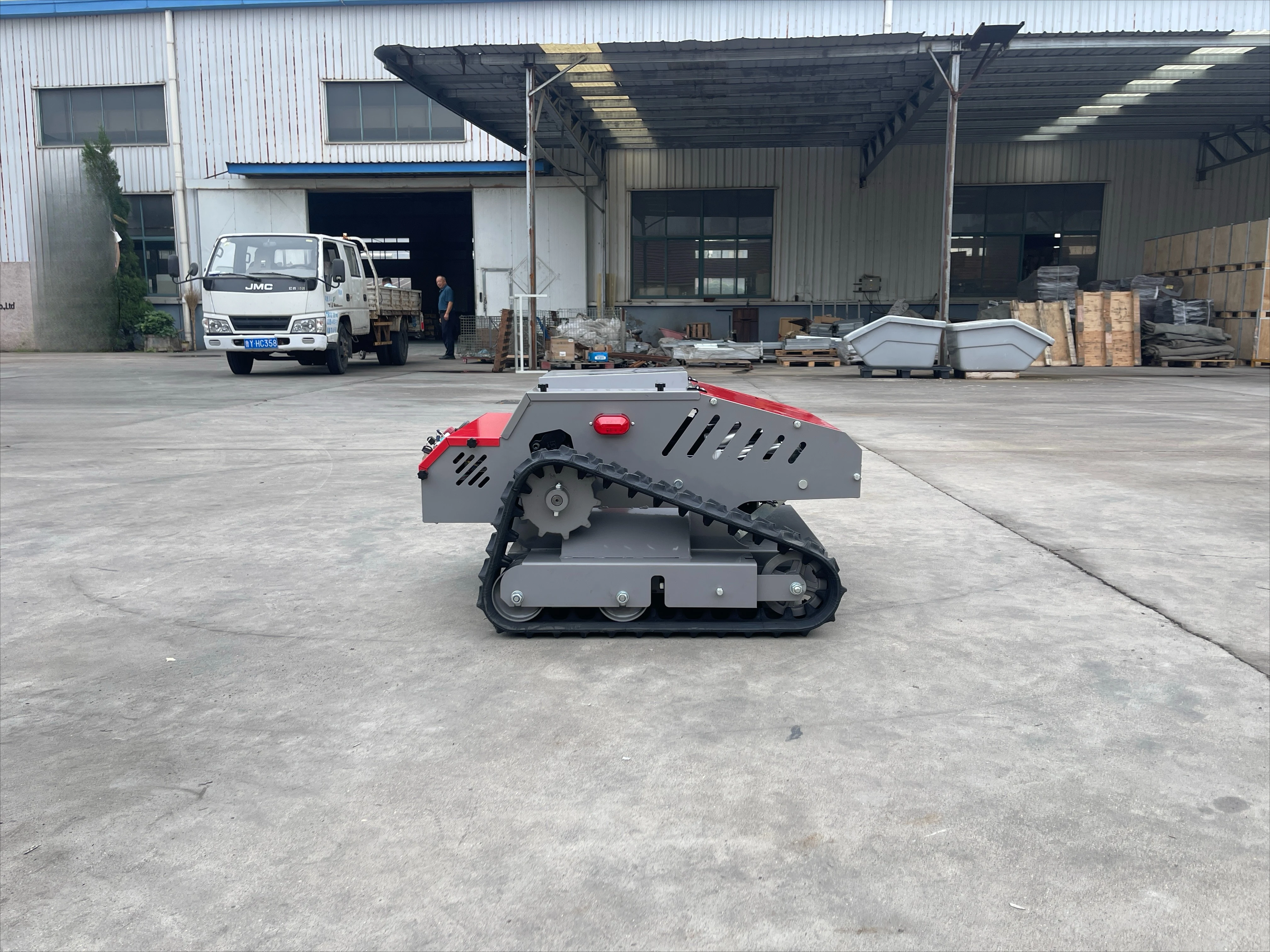 Remote Control Lawn Mower Small Crawler Mower All Terrain Remote Control Lawn Mower for Garden Agriculture