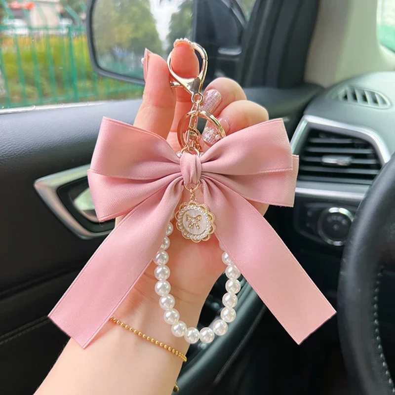 Personalized Pearl Chain Keychain with Creative Bow Design Women\'s Fashion Bag Pendant & Car Keychain Accessory Unique Gifting