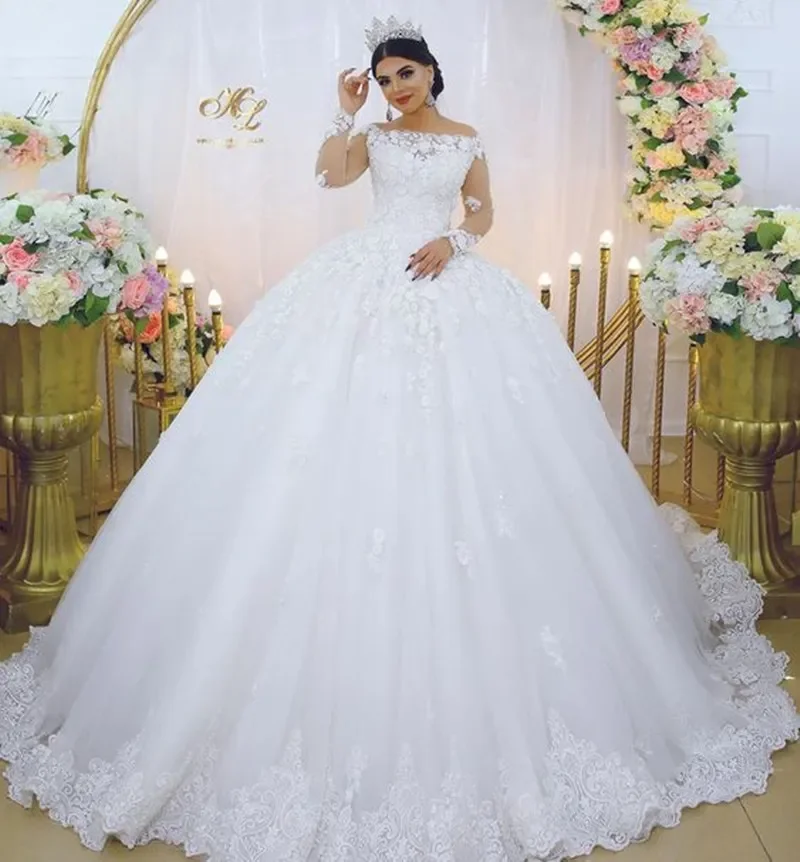 

White Boat Neck Princess Ball Gown Vintage Long Sleeves Lace Applique Wedding Dresses Women Bridal Gowns Customized Plus Size