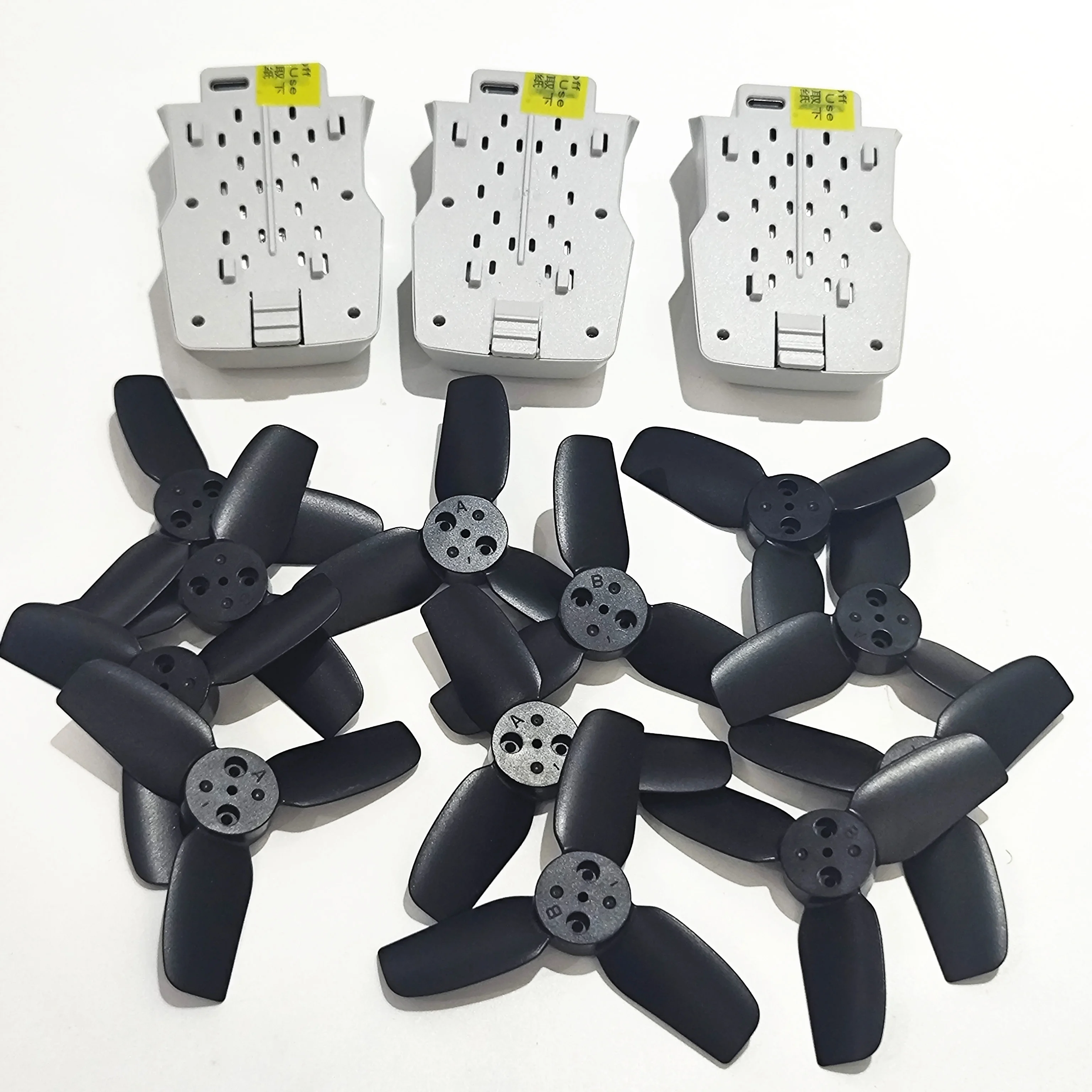 

Original M6S Brushless Motor RC Quadcopter Drone Spare Parts 3.7V 1300mAh Li-ion Battery 3PCS + Maple Leaf Wing Blade 12PCS