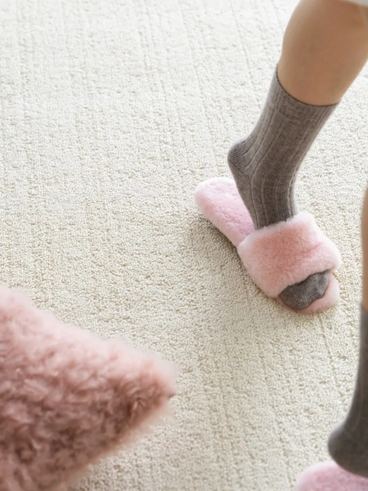 

Ультралегкие шерстяные тапочки для дома, противоскользящие, для использования в помещении и на улице, удобные, с мягкой бархатной поверхностью, на плоской подошве, зимние тапочки