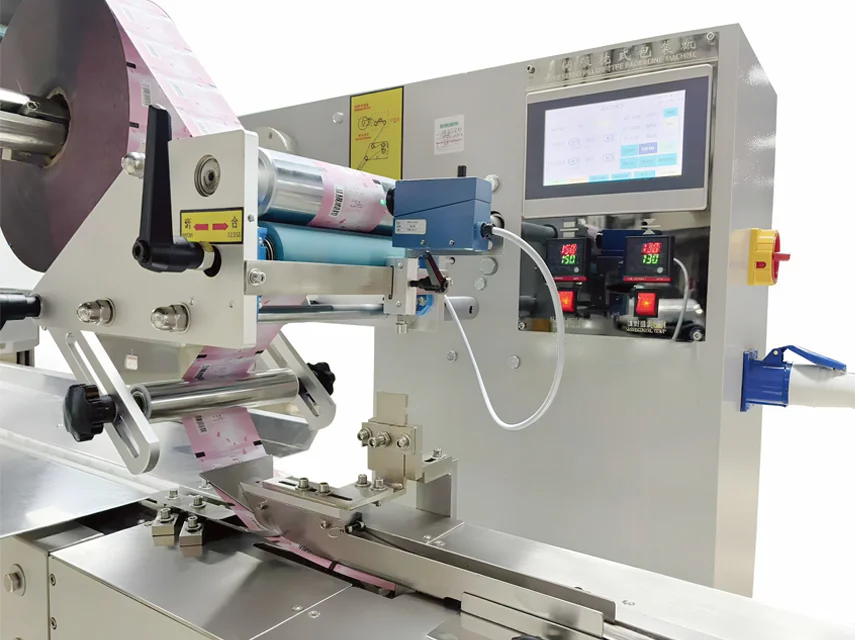 آلة التعبئة والتغليف الأفقية لحلوى الشوكولاتة الصغيرة الأوتوماتيكية بالكامل عالية الجودة