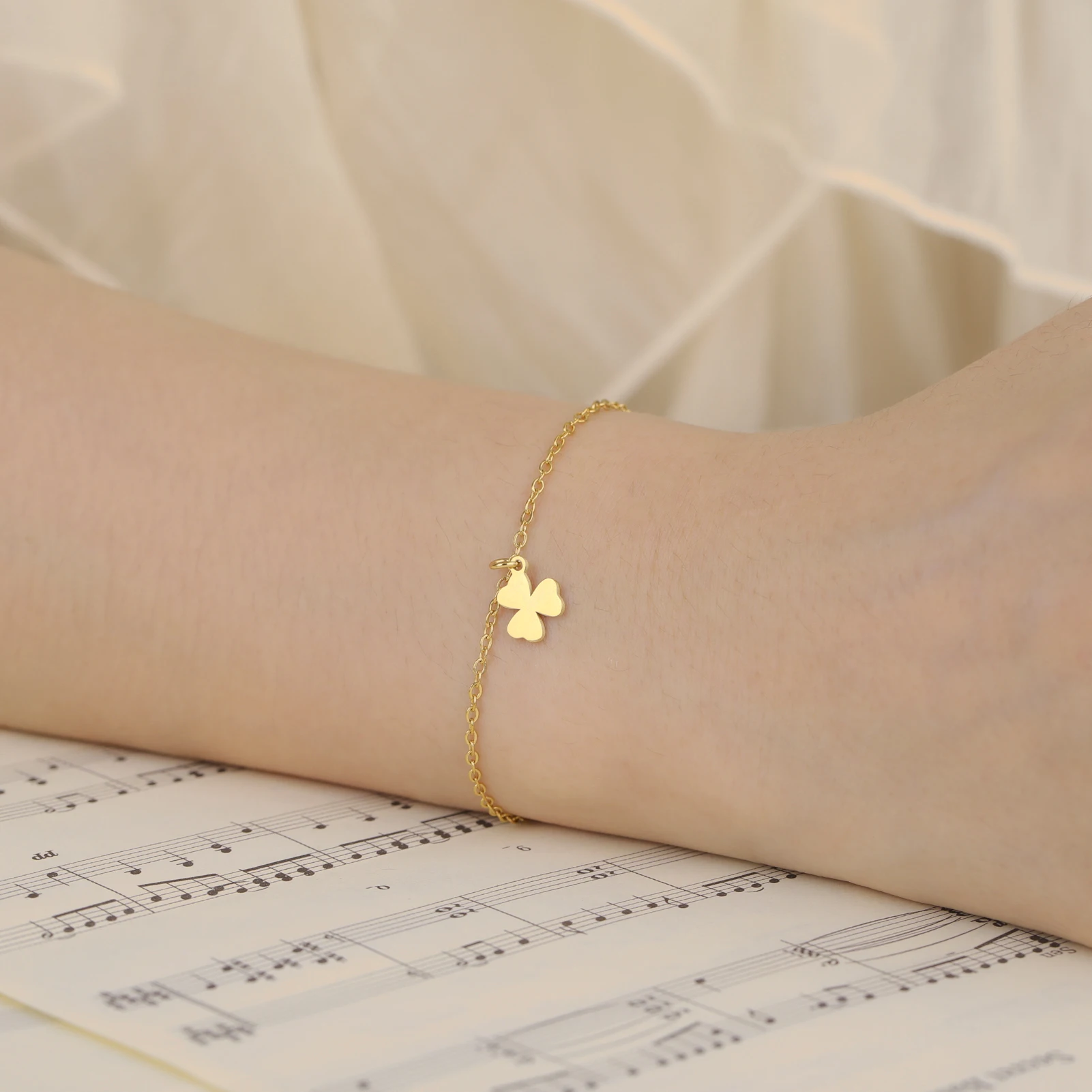 COOLTIME Edelstahl Kleeblatt Armband Mode Frauen Paar Charm Armband Schmuck St. Patrick's Day Geschenk – Detail 14