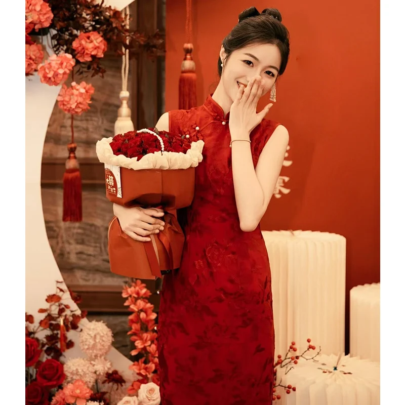 Exquisite Red Stand Collar Rose Embroidered Sleeveless Cheongsam Dress Female Bride Wedding Dress Graduation Dresses Festival