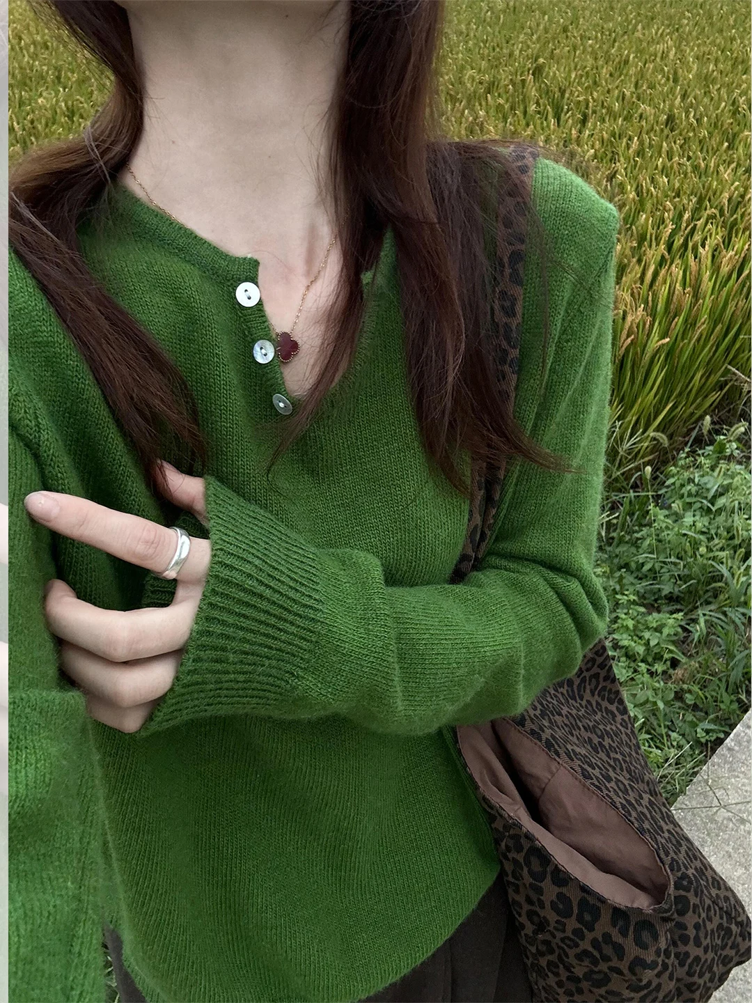 

Loose Fit Long Sve V-Ne Knitted Sweater Women's Base Layer Top Soft And Comfortable Korean Sle een Autumn Winter New...