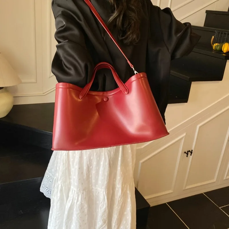 

2025 New Fashion Creative Personality PU Shoulder Bags Solid Color Super Cool Sewing Thread Crossbody Bags for Women