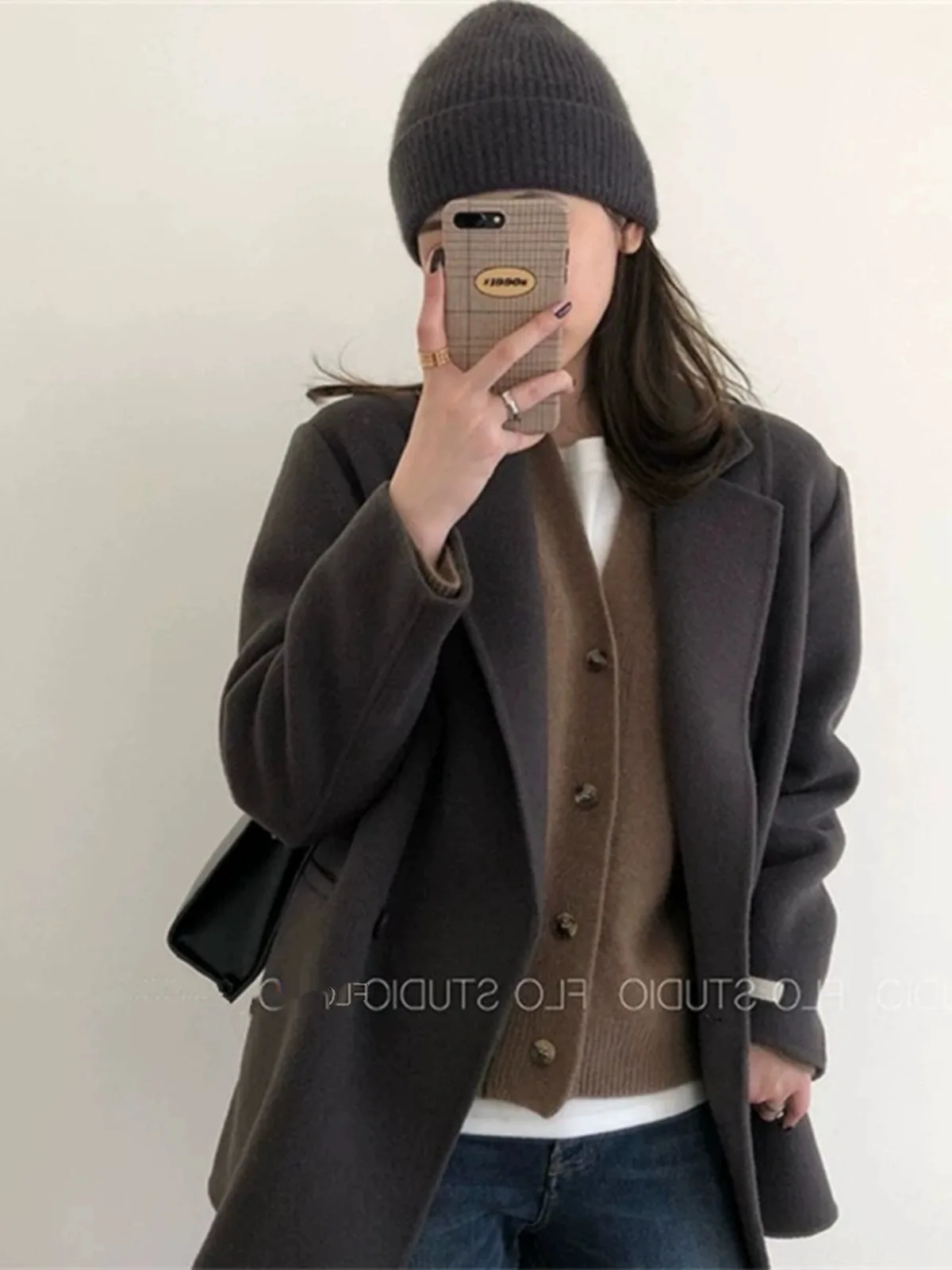 2023 autumn and winter new cashmere V-neck knit coat senior sense fold wear woolen sweater women loose cardigan