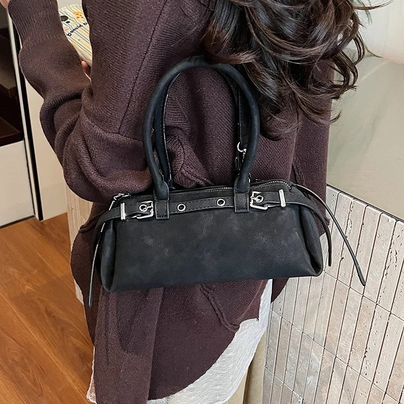 

2025 Clasp Shoulder Bag, Women's Trendy Underarm Crossbody, Minimalist Commuter Tote, Versatile Day to Night Sling, Textured Top