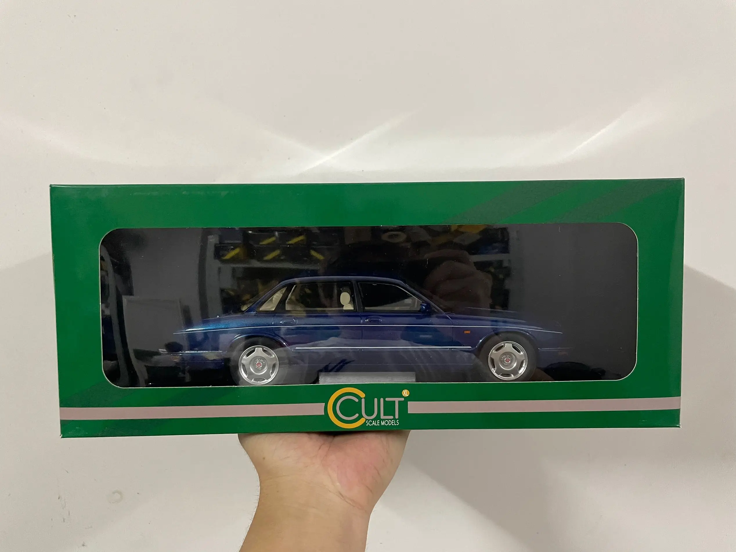 Juguete de resina a escala 1:18, modelo de coche coleccionable, XJP X300 Antigua 1995, decoración de escena de regalo de cumpleaños para niño