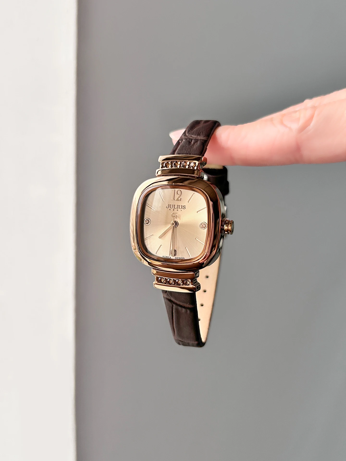 2025 new Korean college style small square watch light luxury ladies small brown watch high quality luxury watch women's gift