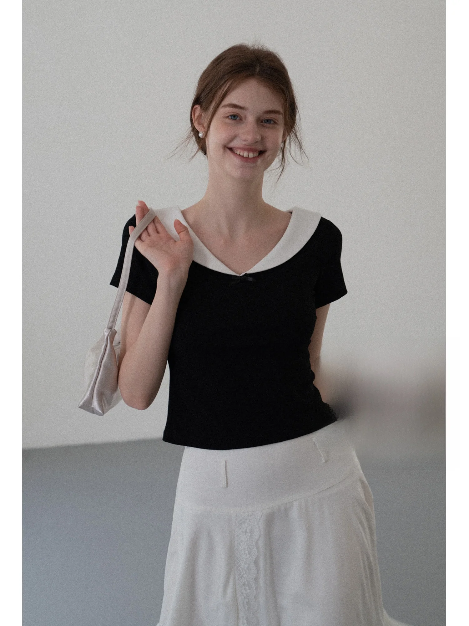 

EGGKA Color Blo Doll Collar ort Sve T-irt Women's Summer Slim Fit Sweet Casual Top oulder Width Regular Cotton Blend